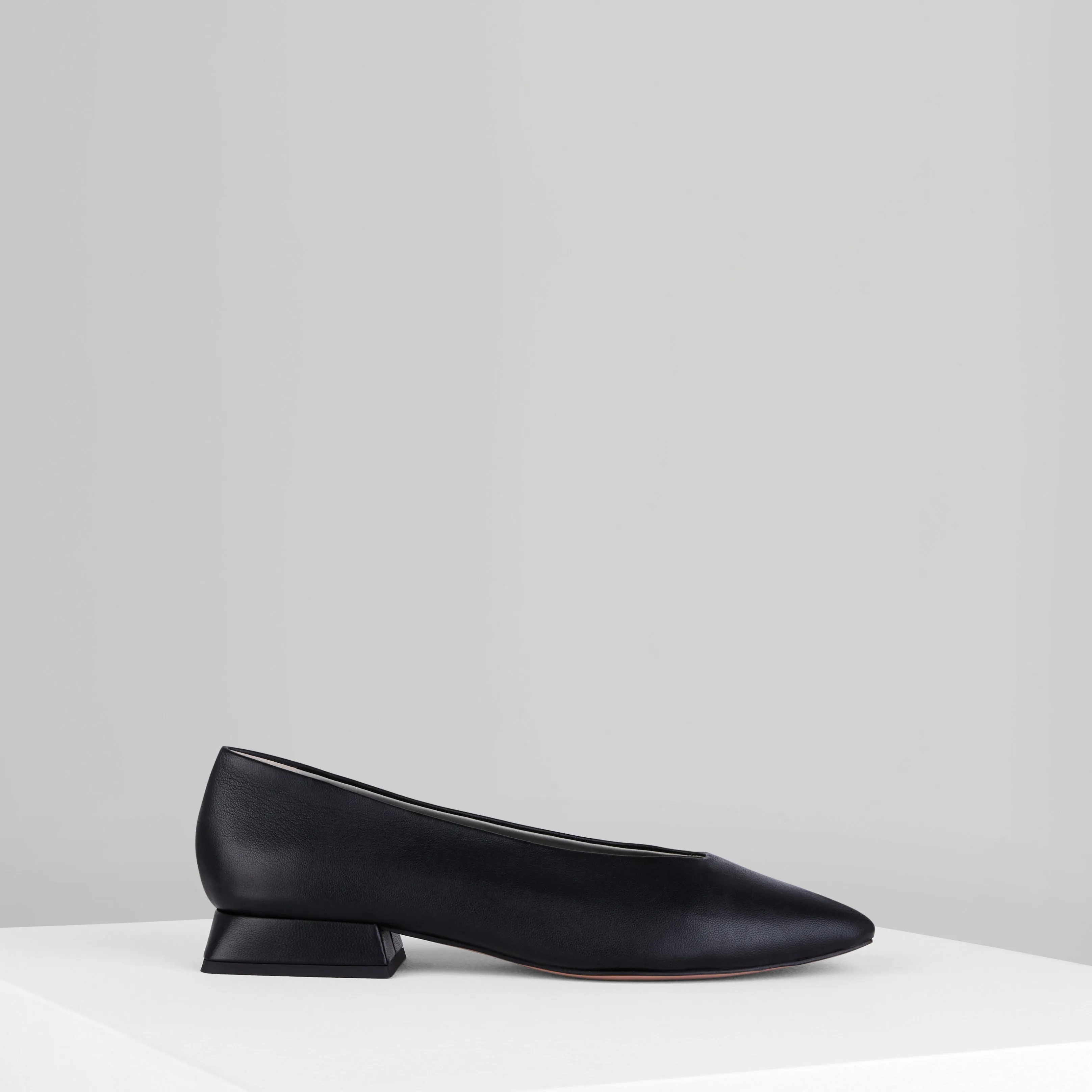 Buco Flats in Nero