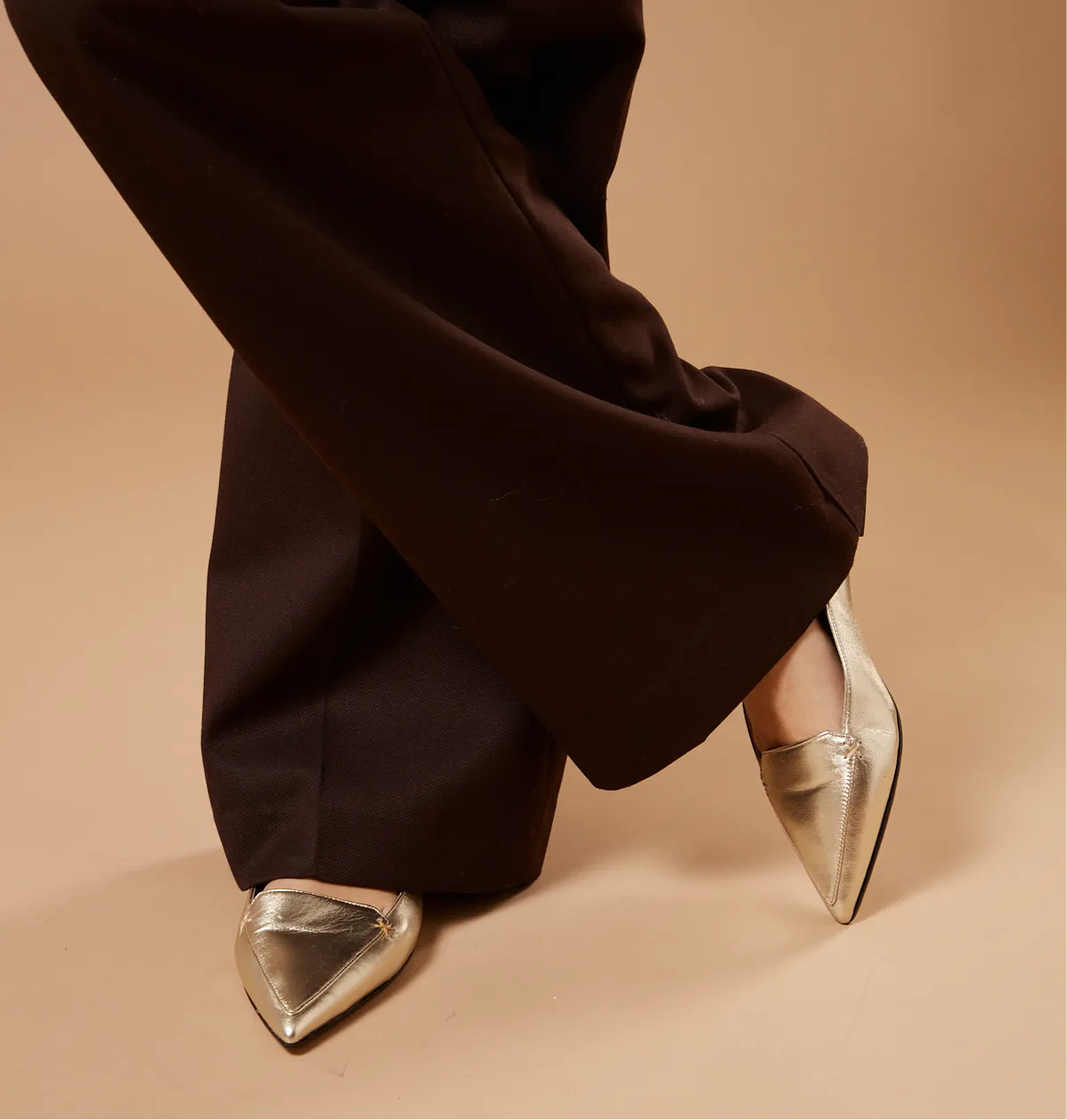 Izzy Winter Platino Gold Flats